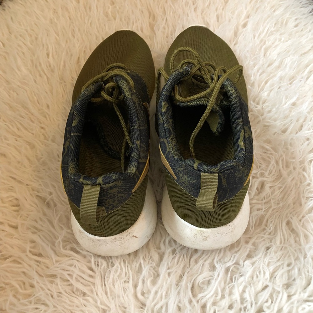 Nike Roshe - Picture 4 of 5